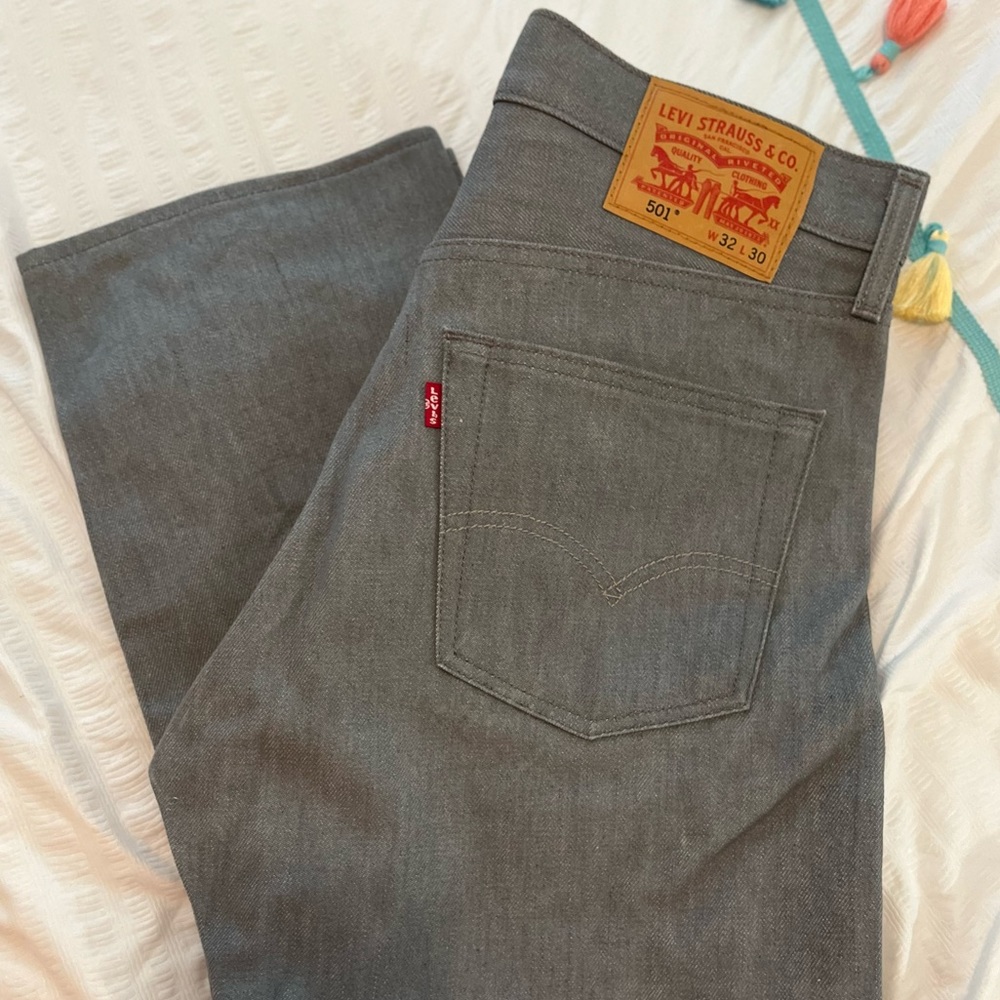 Levi’s 501 Grey NWOT 30/32